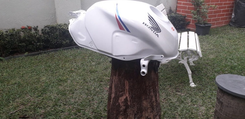Imagem 2 de 11 de Tanque Cb 650f 2015