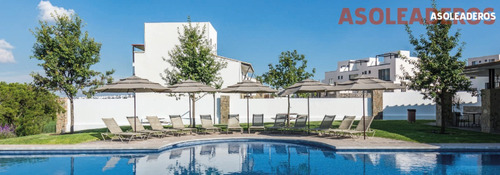 Casa En Venta En La Carmina Residencial Frente A Plaza Antea Queretaro