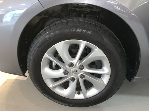 Imagen 14 de 15 de Renault Fluence 2017 2.0 Expression Cvt At