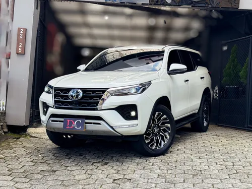 Toyota Fortuner Srv 2.4 At 2022 Especial