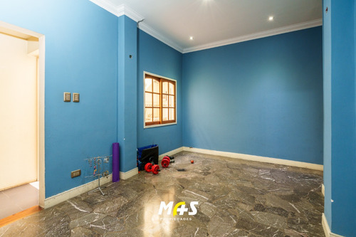 Villa Del Parque. Casa En Venta 5 Amb. Gge. Quincho Impecable!