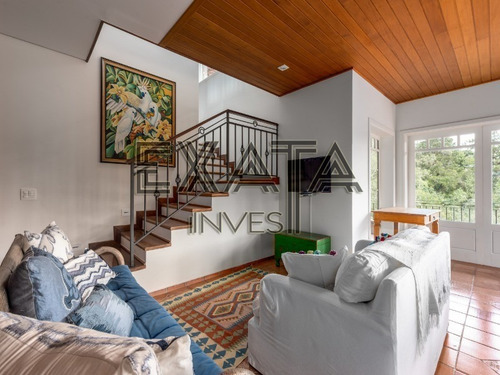 Imagem 9 de 30 de Campos Do Jordão, Casa Em Condomínio Com 5 Suítes 4 Na Parte Superior E 1 Na Parte Inferior, Sendo A Master Com Closet E Banheira De Hidro, Cozinha Com Sala Almoço E Café - Ca00956 - 70995531