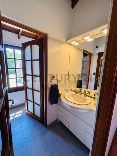 Casa De 5 Dormitorios En Excelente Zona De City Bell