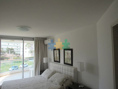 Vendo O Alquilo Apartamento De 3 Dormitorios Y Dependencia En Punta Del Este - Ref : Eqp3665