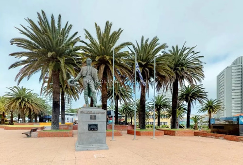 Apartamento Reciclado En Venta De 2 Dormitorios En Edificio Da Vinci, Punta Del Este.