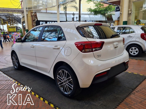Imagen 10 de 25 de Kia Rio Hatchback Vibrant Mecanico 2023