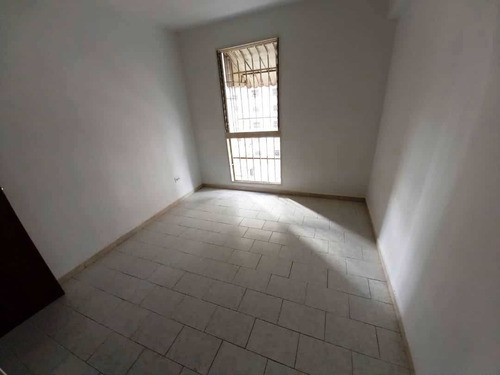 Imagen 14 de 15 de Venta Apartamento La Candelaria, 3habitaciones,2baños,1puesto. Desocupado