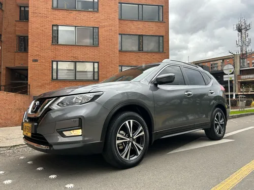 Nissan Xtrail T-32 exclusive 2.5 AT 4x2 7 puestos