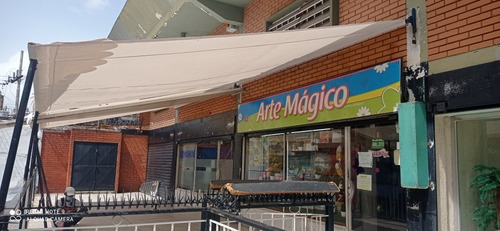 Imagen 8 de 13 de Niurka Paraguan Vende Centro Comercial Pleno Centro De Valen