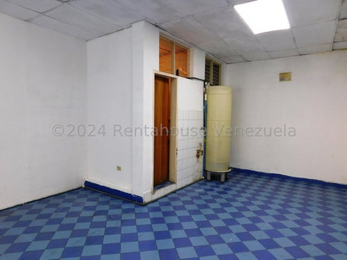 Maritza Lucena Trae Bello Y Estratégico Local En Alquiler En Centro De Barquisimeto, #25-108- Alto Tráfico Vehicular Y Peatonal, Amplios Espacios, Para Adaptarlos A Diferentes Ramas.