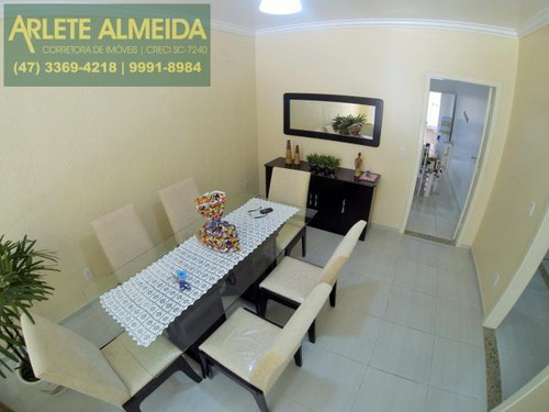 Imagem 4 de 15 de Casa No Bairro Centro Em Porto Belo Sc - 859
