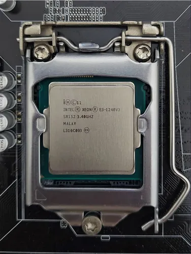 Xeon E3-1240 E3 1240 3.3 GHz クアッドコア 8 スレッド CPU