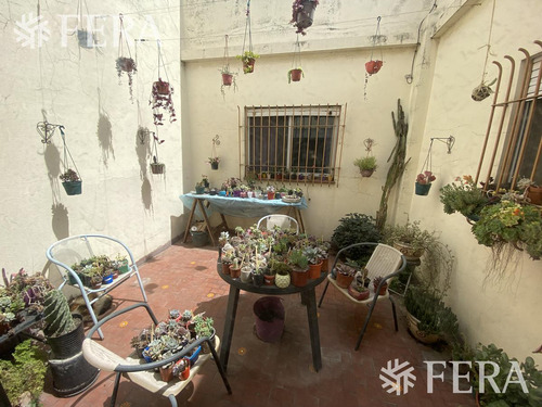 Venta De Casa De 3 Ambientes Con Patio Y Terraza En Villa Dominico