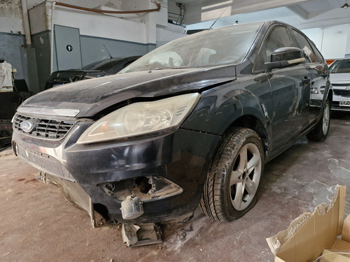 Ford Focus -chocado-