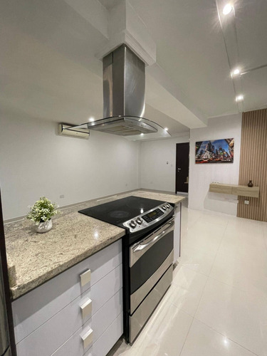 Apartamento En Venta. Residencias Omega, Urb. El Parral, Valencia. Cod 272014