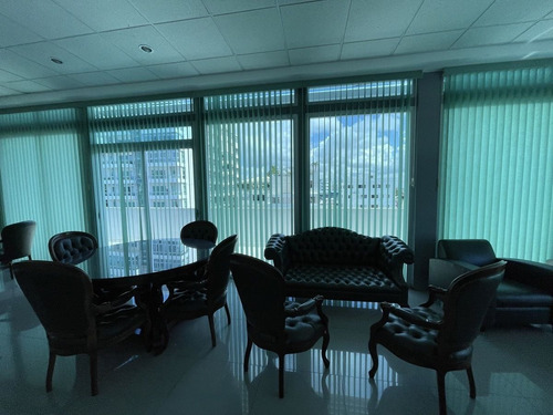 Edificio Oficinas Venta Alquilado Renacimiento, Santo Domingo