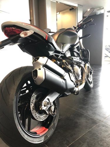 Monster 821 Dark Stealth No Z900
