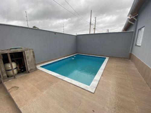 Imagem 3 de 11 de Belíssima Casa Com Churrasqueira, Piscina, 2 Quartos E 1 Suíte Localizada No Lado Praia Em Itanhaém, Litoral De Sp.