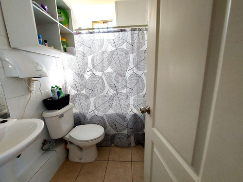 Remodelada Con Líneas Simples Y Sectores Amplios