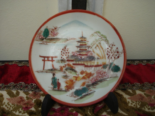 Plato Japones Antiguo En Porcelana Muy Lindo Miralo