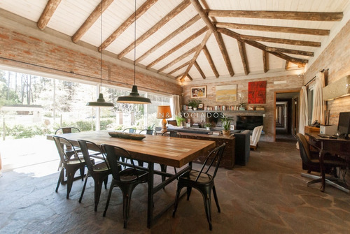 Casa De 3 Dormitorios En Burnett, Punta Del Este- Ref: 2485