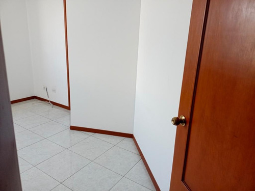 Imagen 12 de 17 de Apartaestudio En Arriendo En Cali El Limonar. Cod 3641
