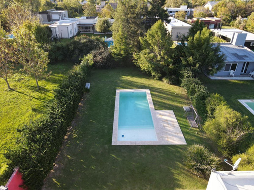 Imagen 3 de 30 de Casa De 3 Dormitorios En Venta Hostal Del Sol Con Pileta Fisherton