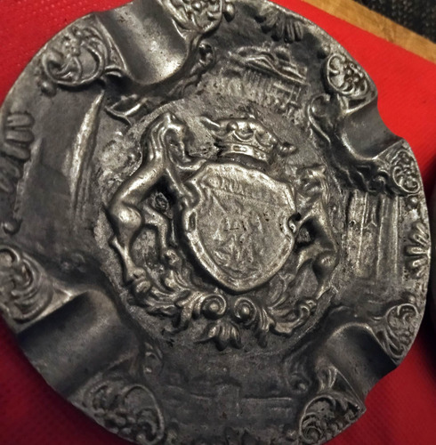 Par De Antiguos Adornos Con Escudo Heráldico Leonés Brucelas (Usado)