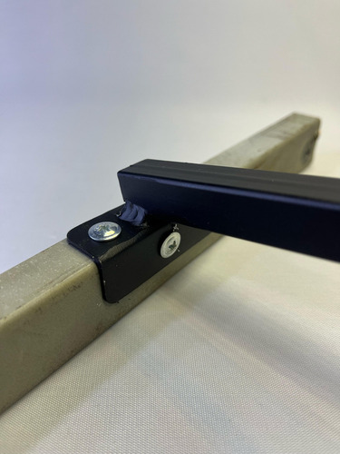Suporte Braço Para Refletor Led Fachada Base L Curvado 60cm Cor Preto