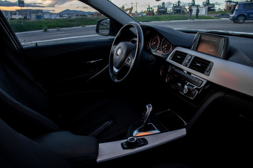 Imagen 14 de 15 de Bmw Serie 3 318 2018 Automático Plata, Como Nuevo