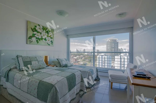 Imagen 19 de 20 de Apartamento De 3 Dormitorios En Playa Mansa, Edificio De Categoría - Punta Del Este Mansa
