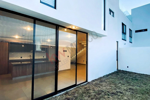 Tu Casa En Qro: Vistas, Convivencia Y Tranquilidad Sin Igual. En Venta.