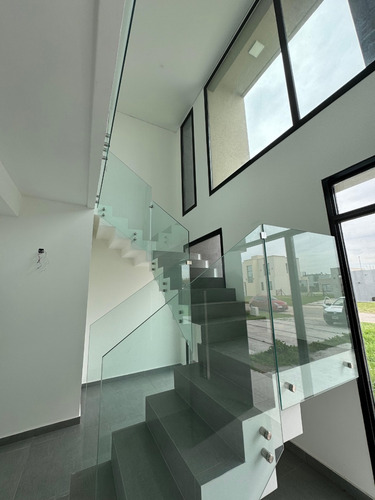 Casa 5 Ambientes En Venta. Lagos De Canning 1