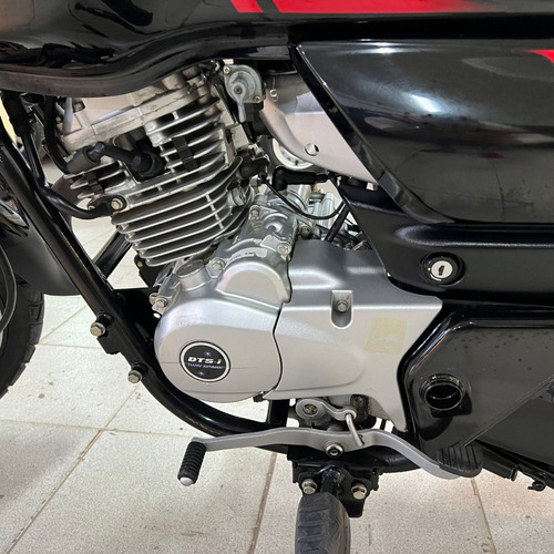 Bajaj V15