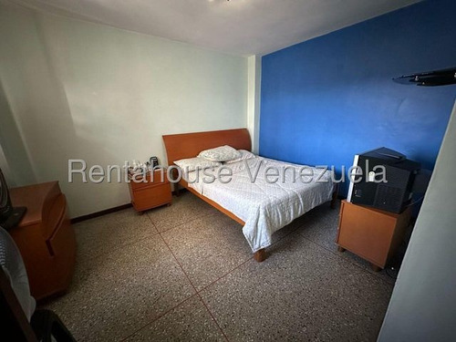 Apartamento En Venta En Los Chaguaramos, Con Cocina Actualizada Y Esplendida Vista 25-16072