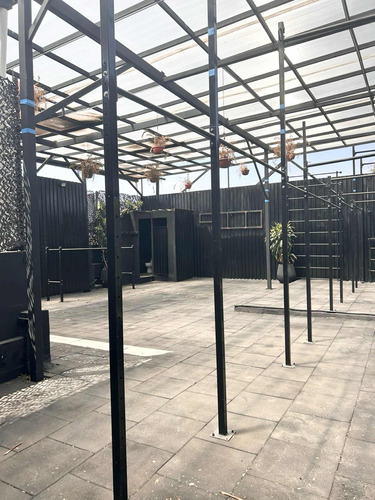 Linda Terraza Al Aire Libre Con Techo Ideal Para Clases