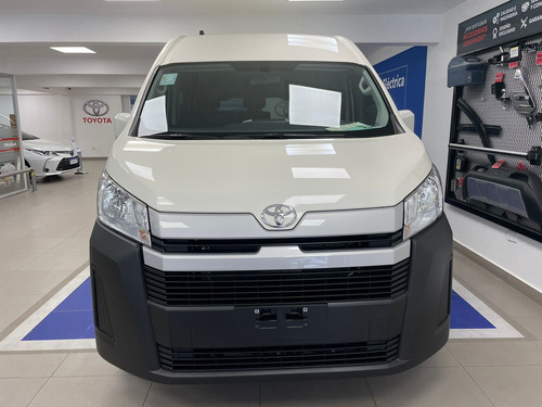 Toyota Hiace HIACE Furgon L2H2 2.8 TDI 6AT 3A 5P