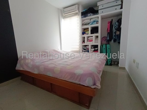Gjg 25-13679 En Venta Townhouse De Tres Niveles En Cagua Ubicado En Un Exclusivo Conjunto Privado Urb Corinsa Gjg