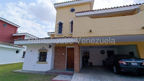 Hermosa Casa Con Excelentes Acabados, Ubicada En Una De Las Mejores, Zonas Del Trigal Norte, Cocina Equipada, Aires Acondicionados Y De Doble Nivel, Jardín Interno Con Jacuzzi, Balcón En La Habitación