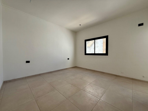 Casa En Venta, 3 Dormitorios, Zona Centro