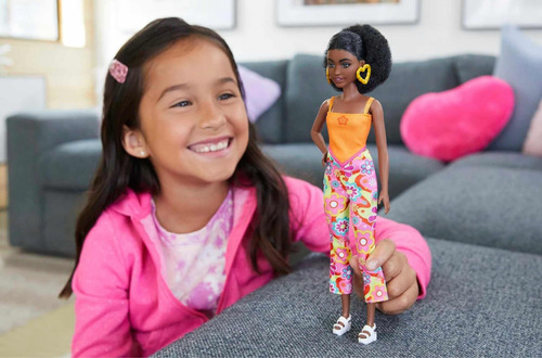 Barbie Muñeca Fashionistas #198 Argollas Accesorios Corazon