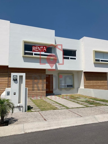 Imagen 1 de 30 de Casa De 3 Hab. En Valle De Juriquilla
