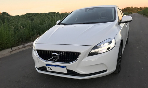 Volvo V40 T4 2.0 Turbo 2017 High Plus At 190 Hp