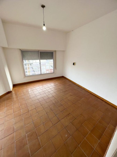 Imagen 12 de 15 de Ph -3 Amb En Pb Con Cochera Y Patio - 2 Amb En 1° Con Terraza Propia - Con Renta