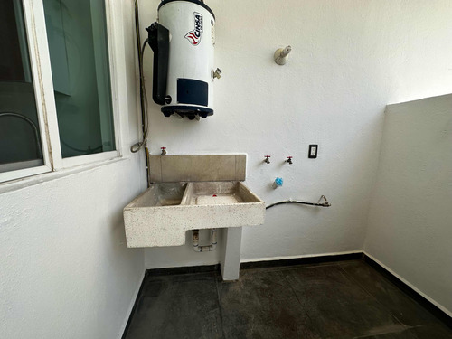 Venta Céntrica Con 5 R Y 4 B Roof Garden Y Alberca