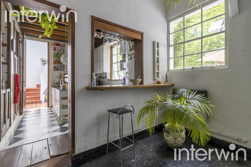Casa De 8 Amb., Con Piscina Y 3 Cocheras. Belgrano - Venta