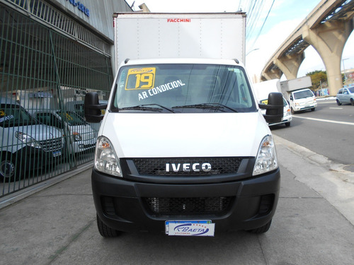 Imagem 2 de 10 de Iveco/daily 35s14 Com Ar 18/19