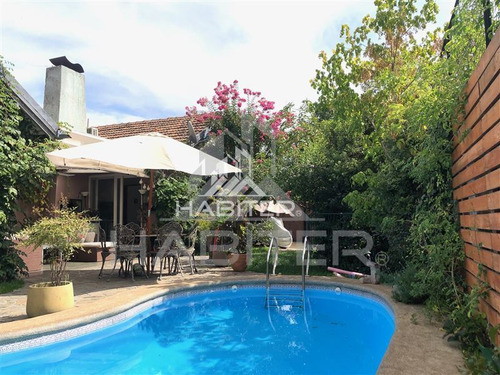 Casa En Venta De 5 Dorm. En Curicó