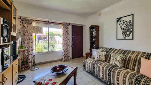 Casa 3 Ambientes Venta Lobos Con Jardin Y Quincho