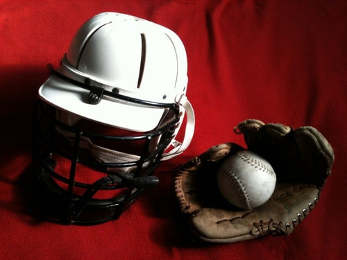 Imagen 1 de 6 de Casco, Guante Y Pelota Basebol (vintage)
